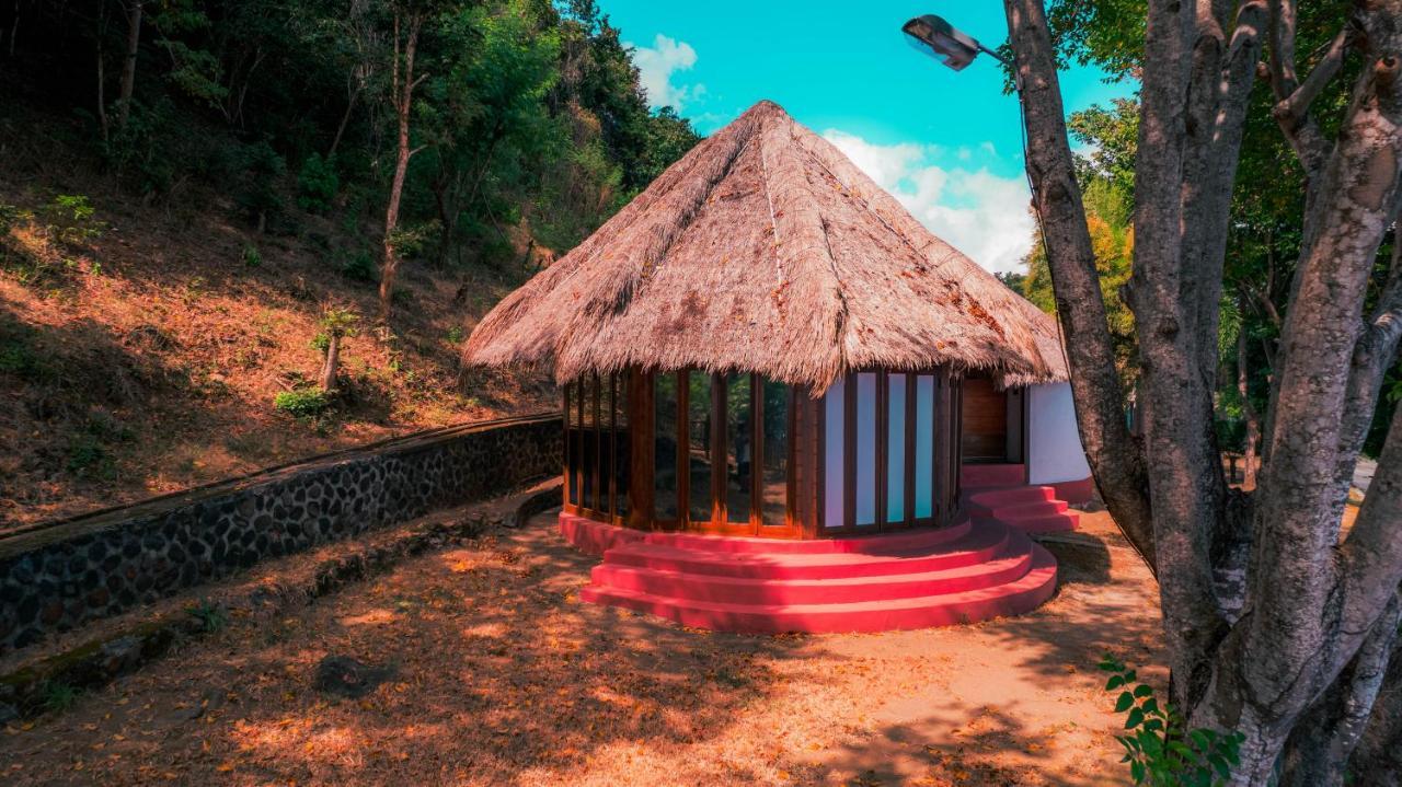 Khabita Beach Resort Lembar  Exterior photo